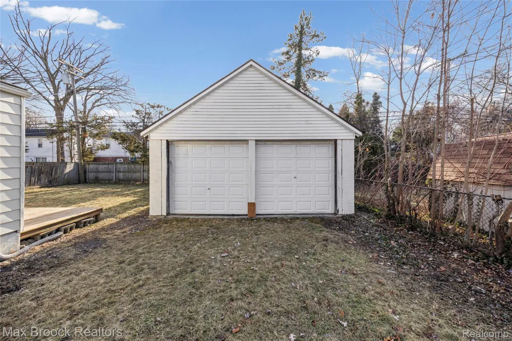 20240 Hollywood Street Harper Woods City, MI 48225