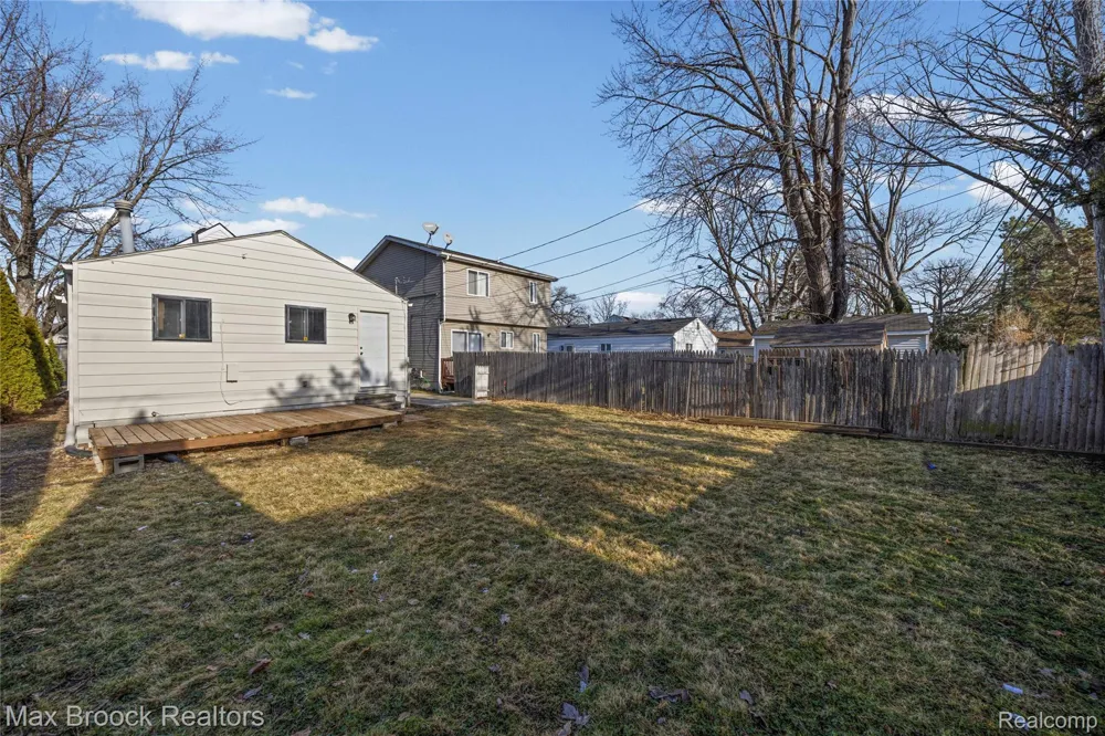 20240 Hollywood Street Harper Woods City, MI 48225