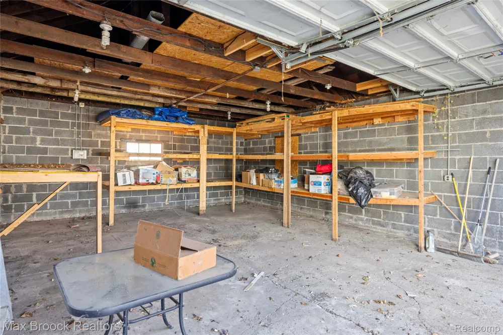 20240 Hollywood Street Harper Woods City, MI 48225