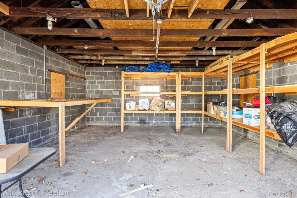 20240 Hollywood Street Harper Woods City, MI 48225
