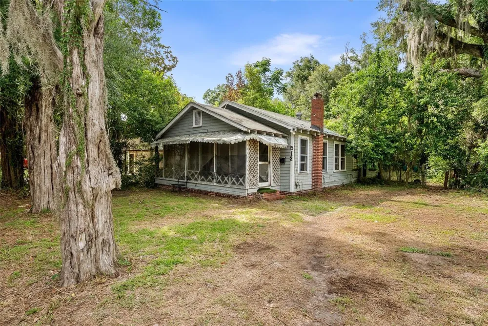 512 NW 9TH AVENUE Gainesville, FL 32601