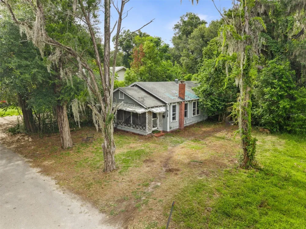 512 NW 9TH AVENUE Gainesville, FL 32601