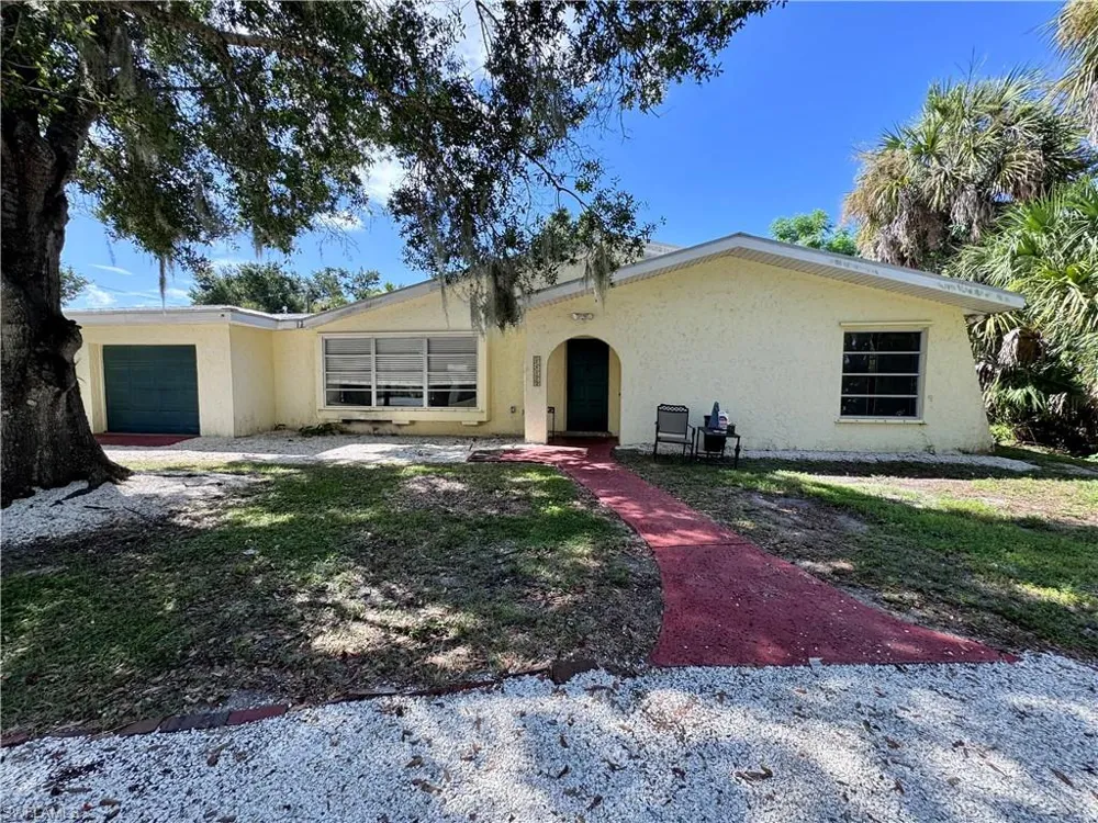 22215 Oneida Avenue Port Charlotte, FL 33952