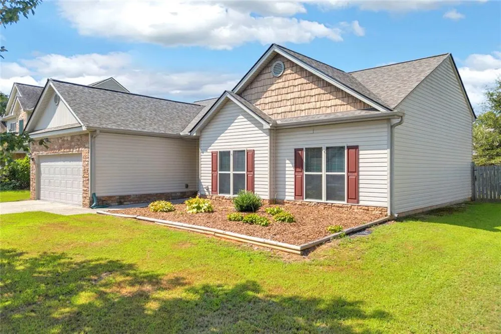 1412 Silvergate Way Winder, GA 30680