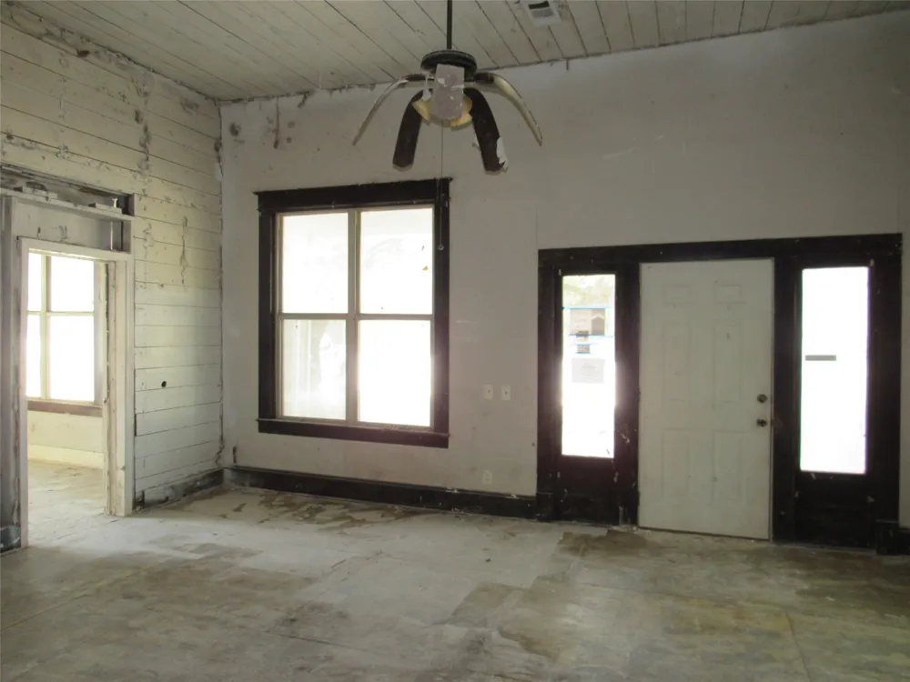 907 E Texas Avenue Mart, TX 76664