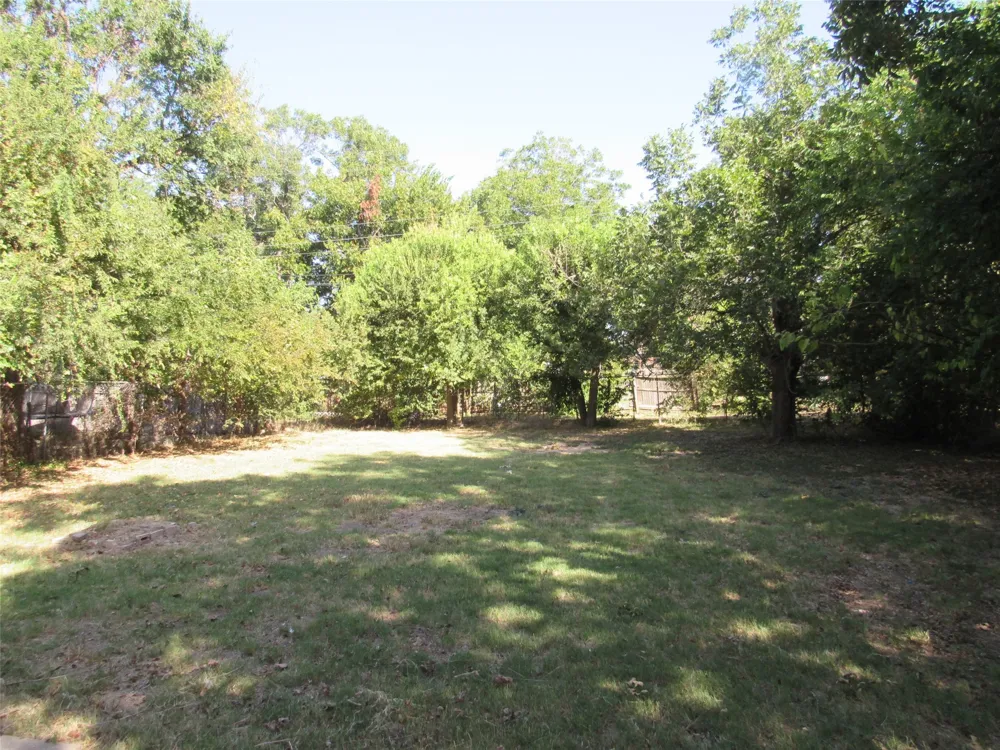 907 E Texas Avenue Mart, TX 76664