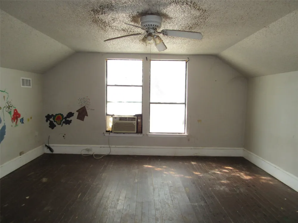 907 E Texas Avenue Mart, TX 76664
