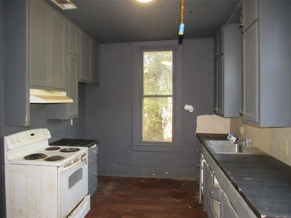 907 E Texas Avenue Mart, TX 76664