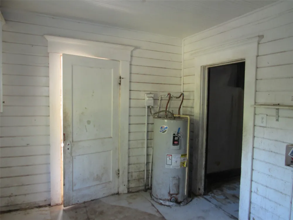 907 E Texas Avenue Mart, TX 76664
