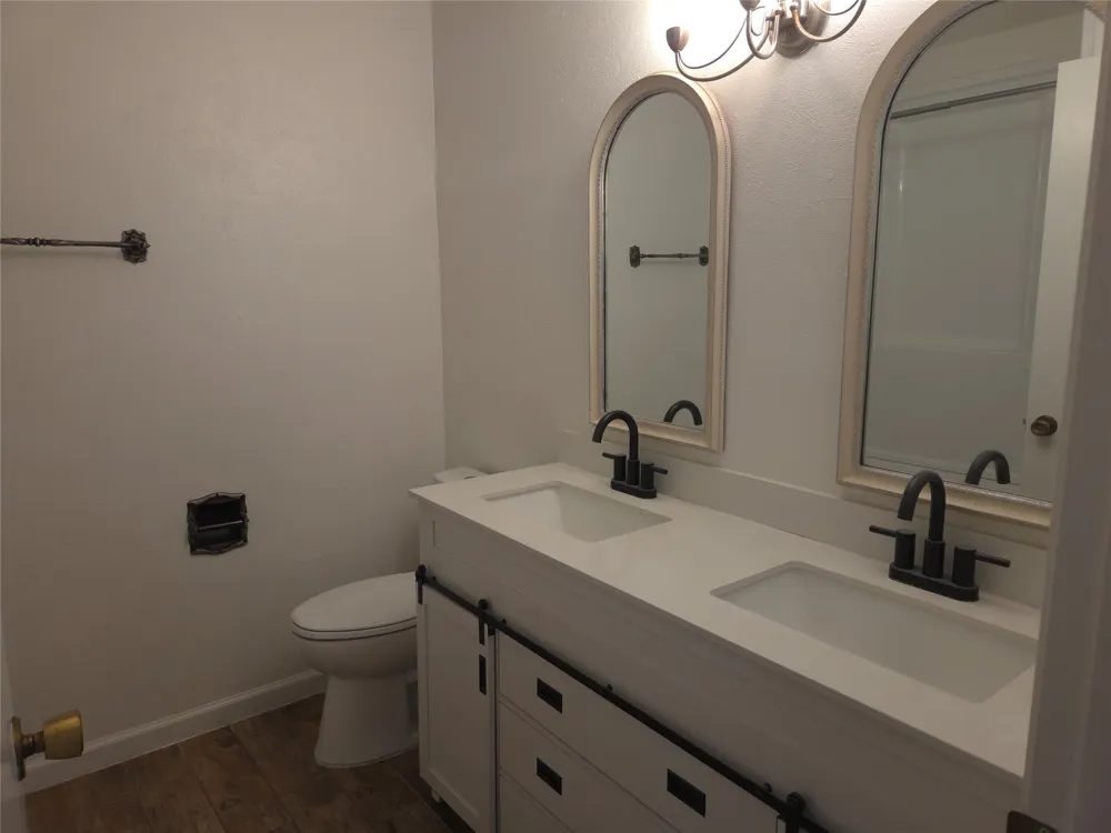 5913 Whispering Lane Watauga, TX 76148