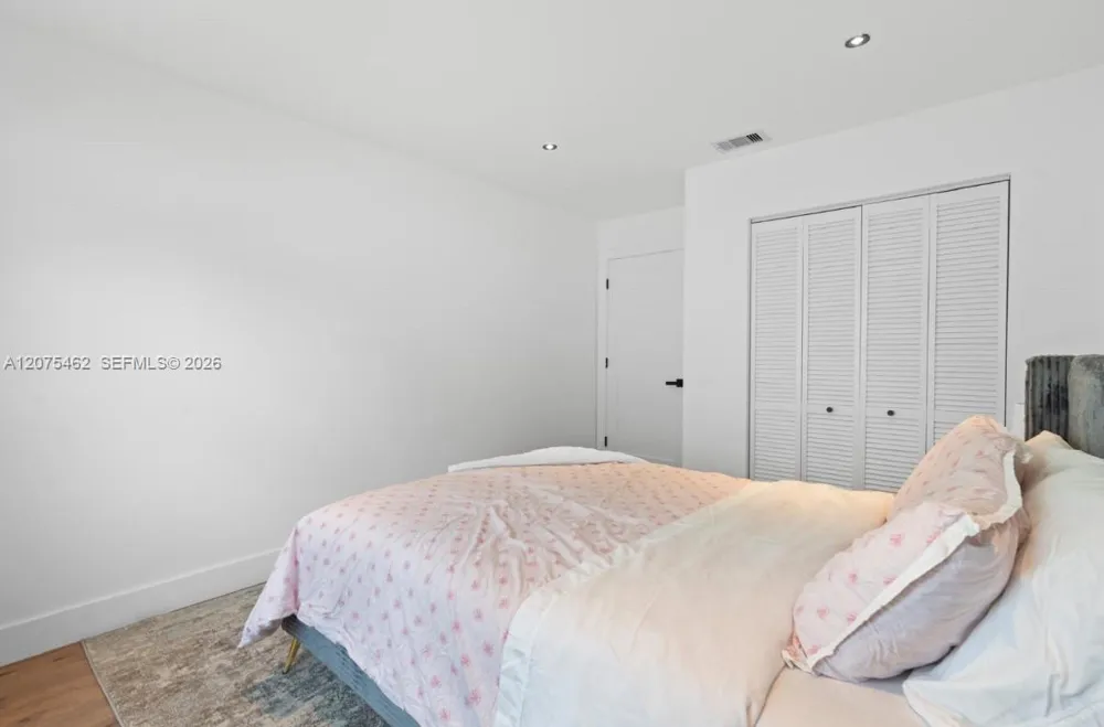 309 SE 3rd Ave #309 Hallandale Beach, FL 33009