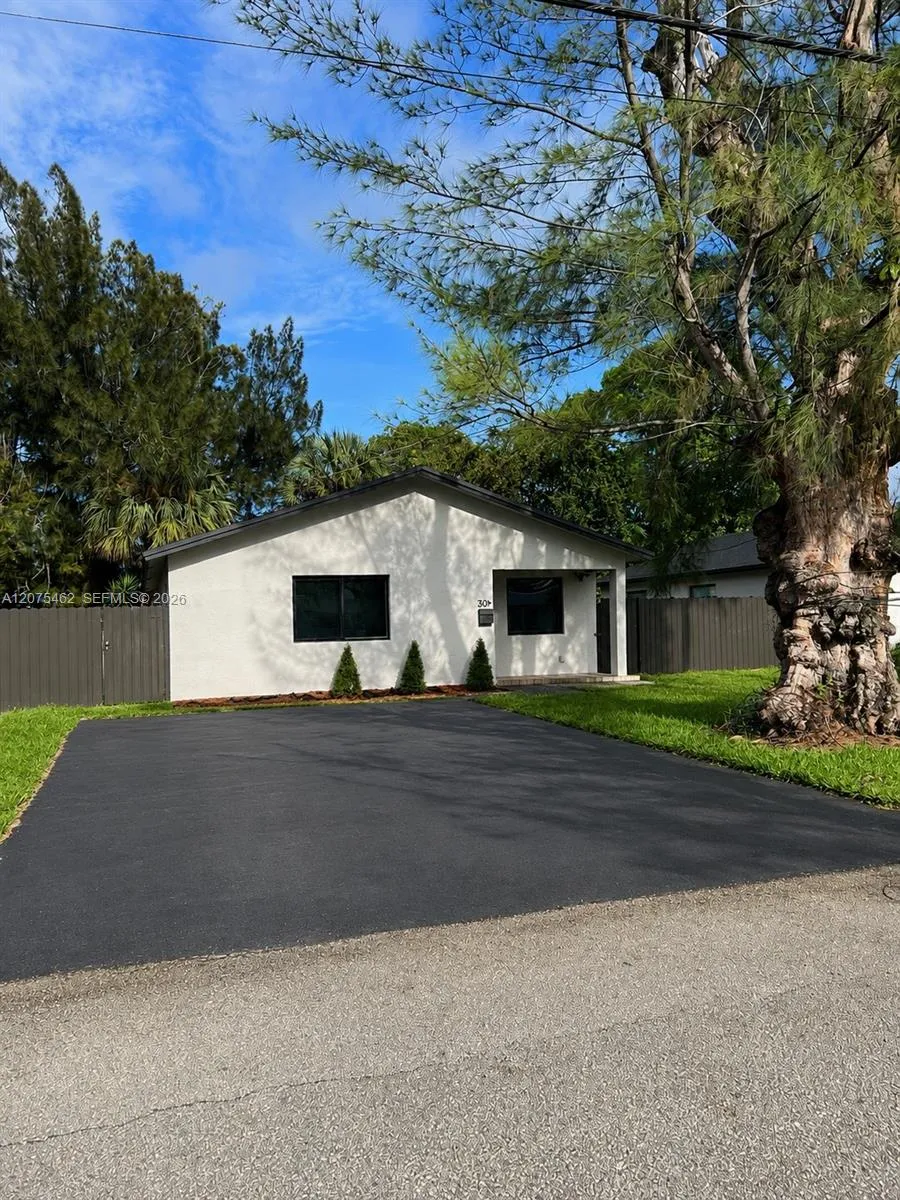 309 SE 3rd Ave #309 Hallandale Beach, FL 33009