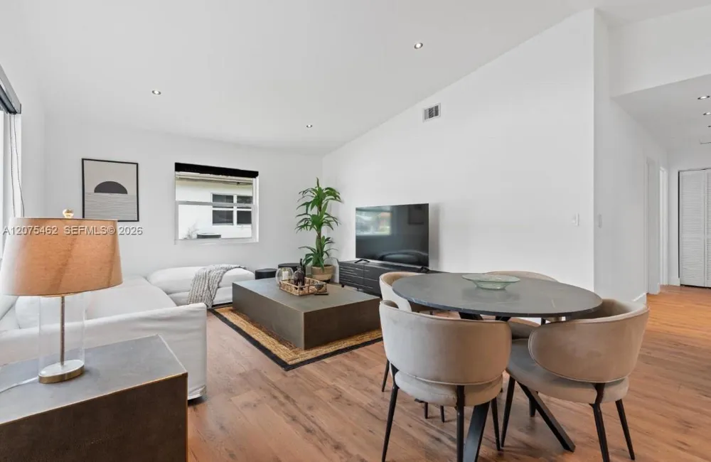 309 SE 3rd Ave #309 Hallandale Beach, FL 33009