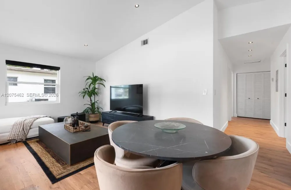 309 SE 3rd Ave #309 Hallandale Beach, FL 33009