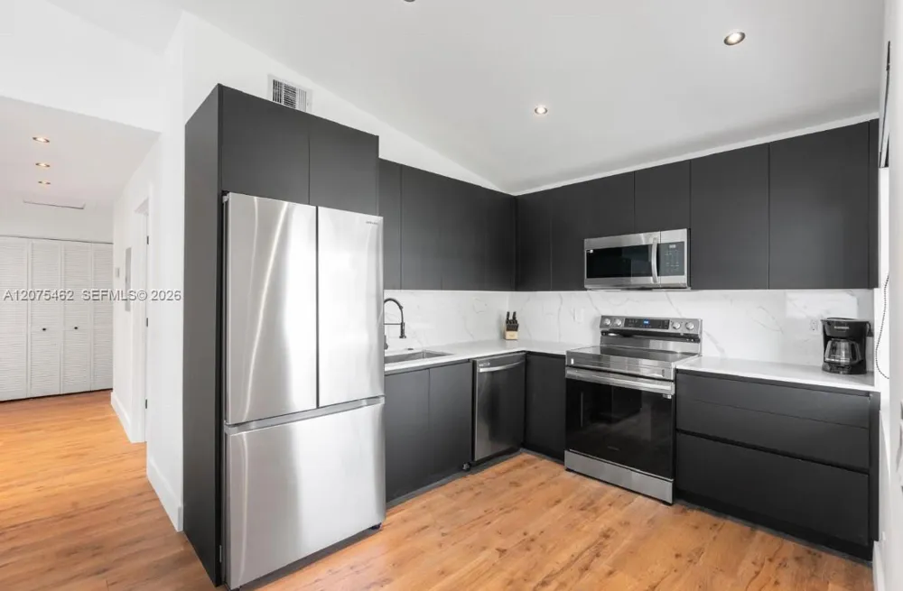 309 SE 3rd Ave #309 Hallandale Beach, FL 33009