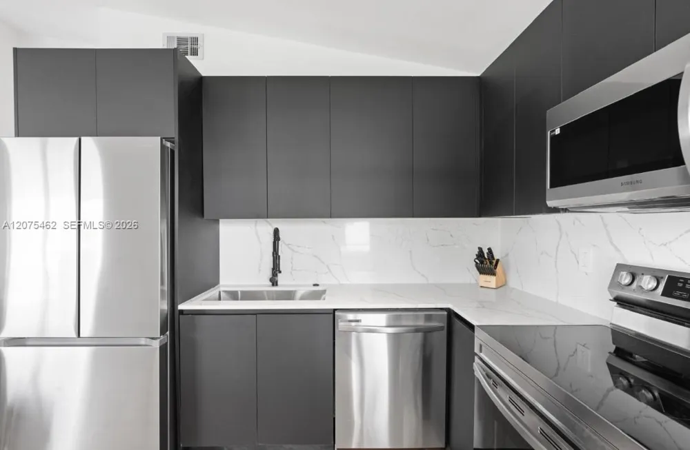 309 SE 3rd Ave #309 Hallandale Beach, FL 33009