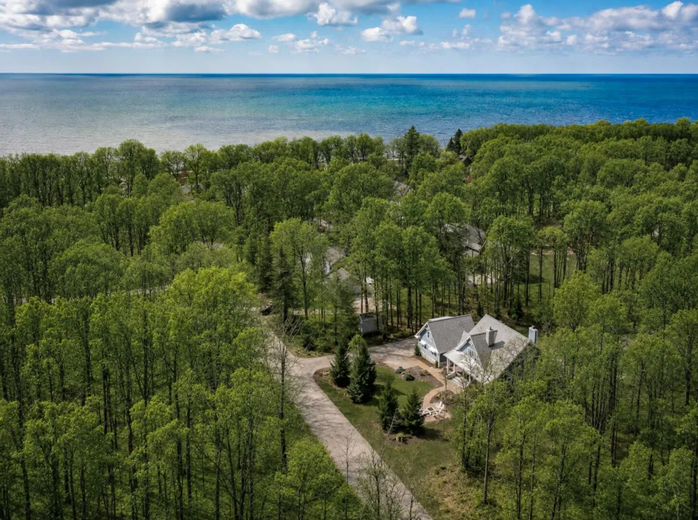 6927 Old Owl Drive Fennville, MI 49408