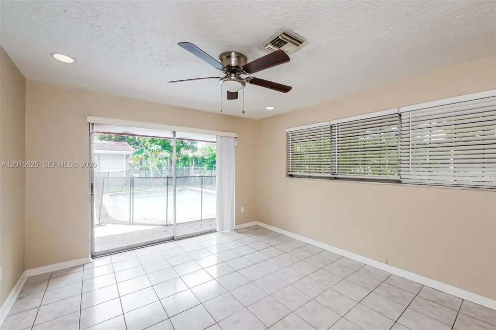 7518 NW 42nd Dr Coral Springs, FL 33065