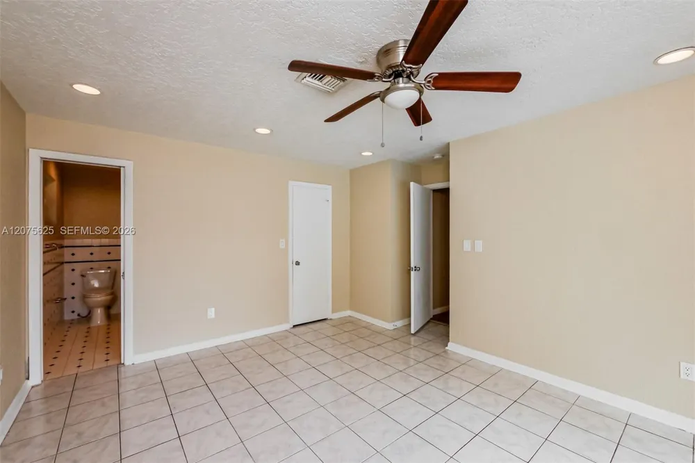 7518 NW 42nd Dr Coral Springs, FL 33065