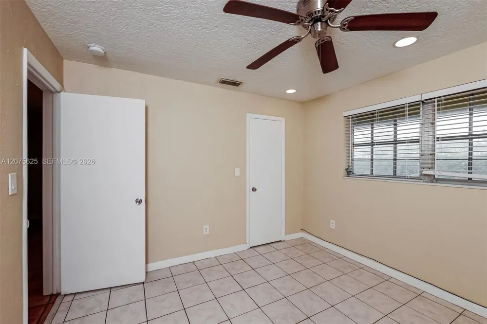 7518 NW 42nd Dr Coral Springs, FL 33065