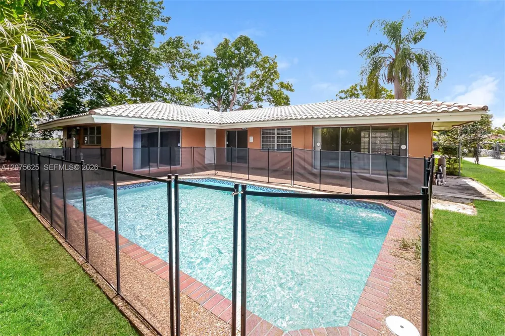 7518 NW 42nd Dr Coral Springs, FL 33065