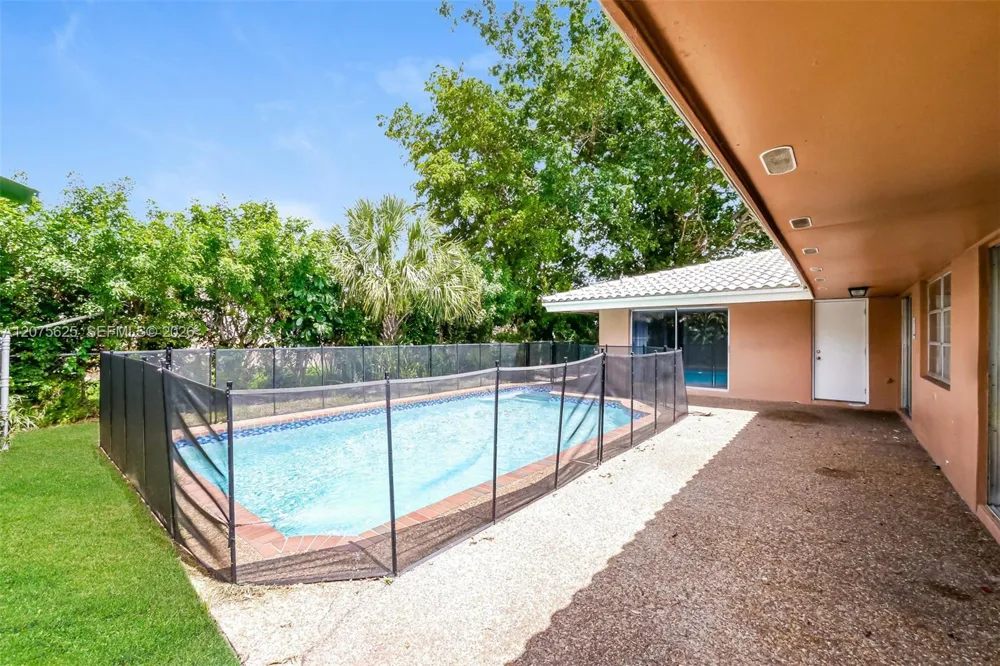 7518 NW 42nd Dr Coral Springs, FL 33065