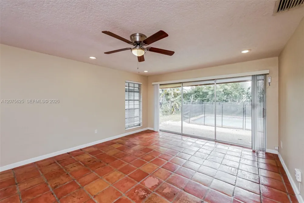 7518 NW 42nd Dr Coral Springs, FL 33065