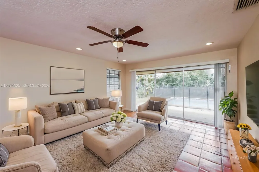 7518 NW 42nd Dr Coral Springs, FL 33065