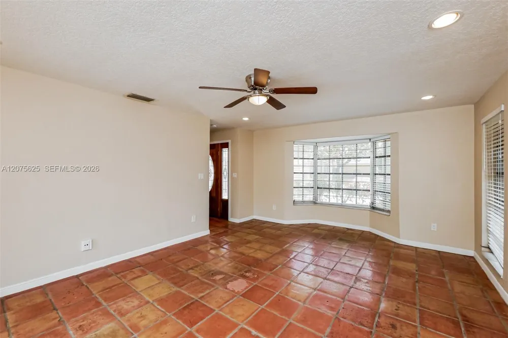 7518 NW 42nd Dr Coral Springs, FL 33065
