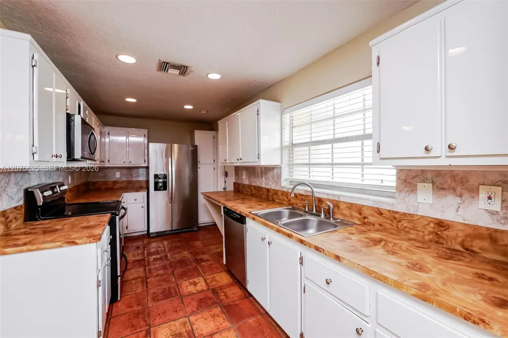7518 NW 42nd Dr Coral Springs, FL 33065