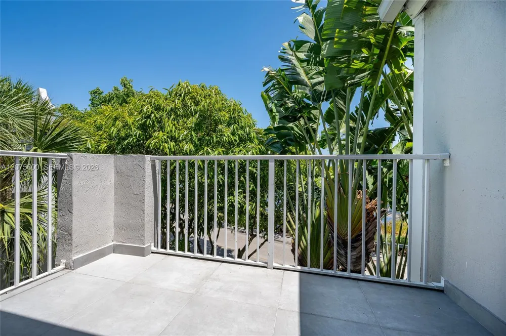 11145 SW 6th St #302 Pembroke Pines, FL 33025