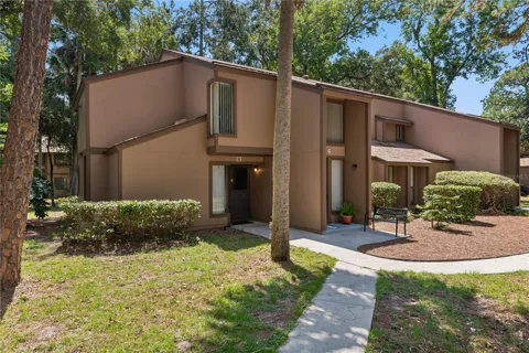 13 PINEHURST PLACE #13