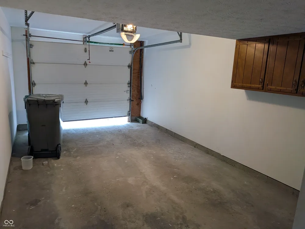 9464 Maple Way Indianapolis, IN 46268