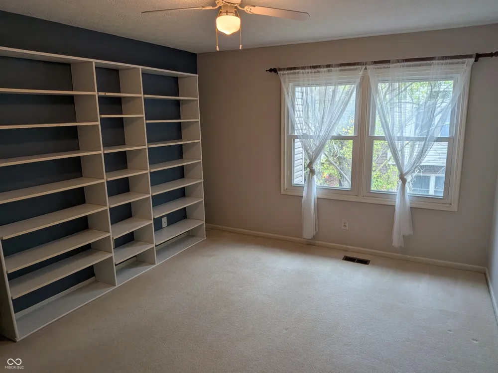 9464 Maple Way Indianapolis, IN 46268