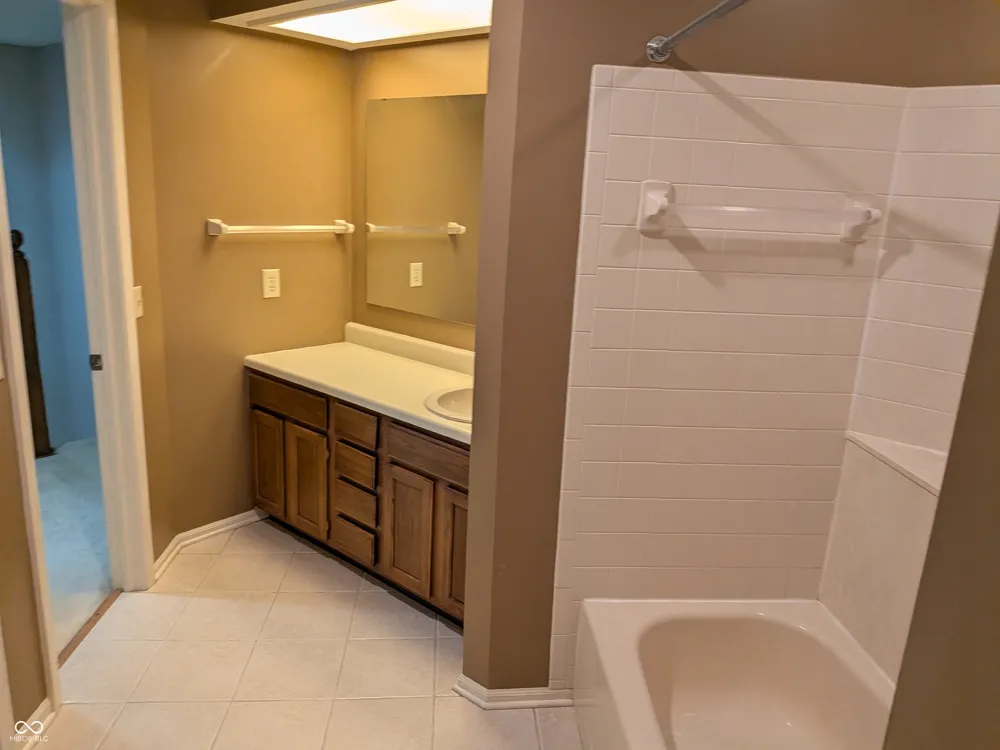 9464 Maple Way Indianapolis, IN 46268