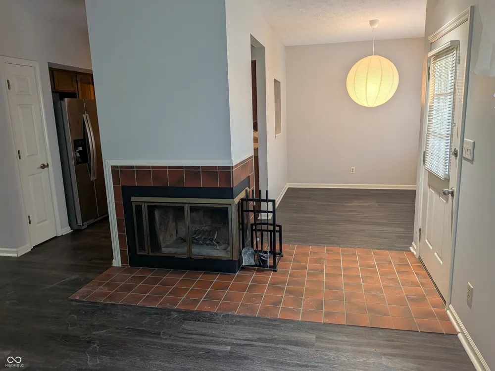 9464 Maple Way Indianapolis, IN 46268