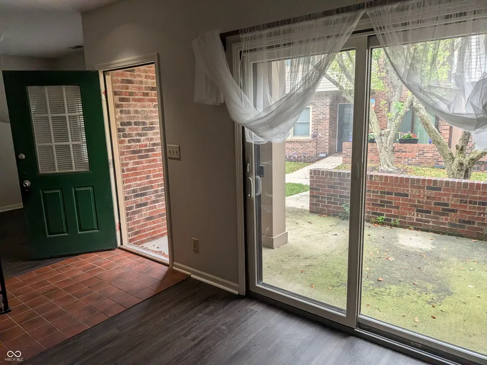 9464 Maple Way Indianapolis, IN 46268