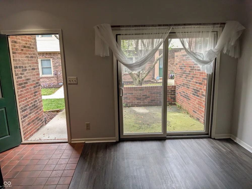 9464 Maple Way Indianapolis, IN 46268