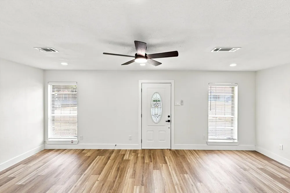 865 Stanford Drive Lancaster, TX 75134