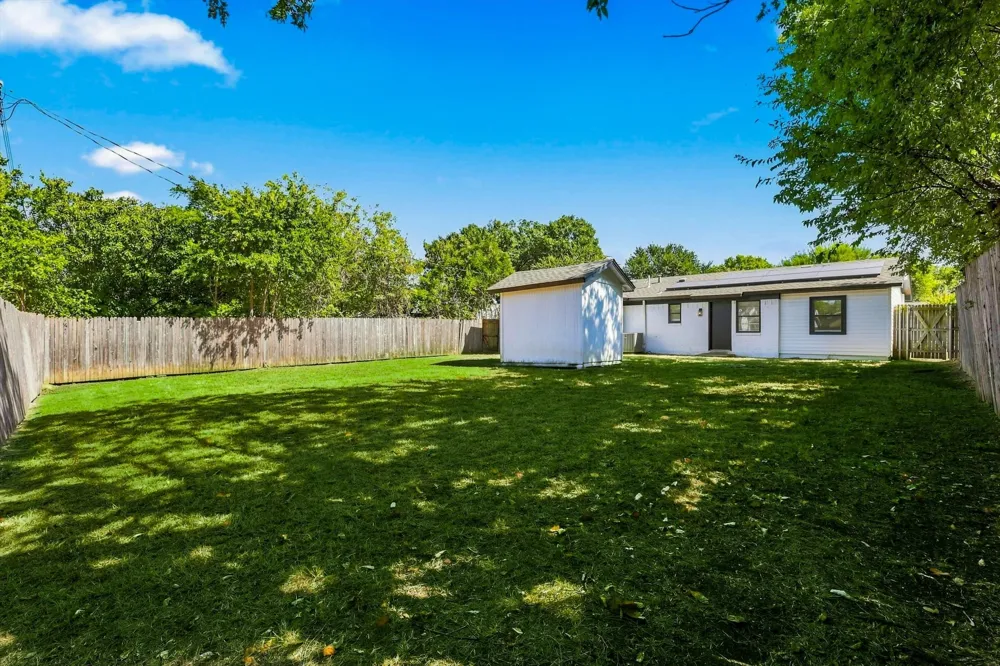 865 Stanford Drive Lancaster, TX 75134