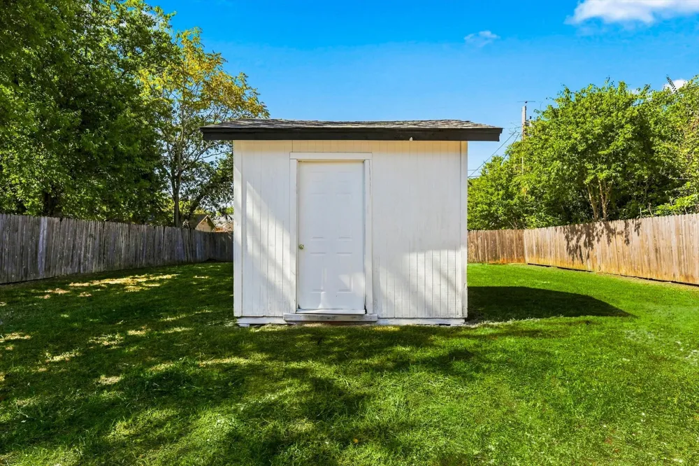 865 Stanford Drive Lancaster, TX 75134
