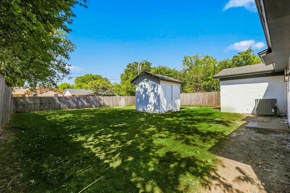 865 Stanford Drive Lancaster, TX 75134