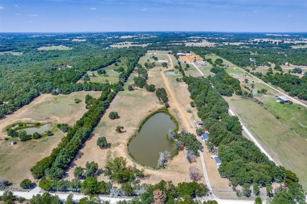 1387 County Road 140 Whitesboro, TX 76273