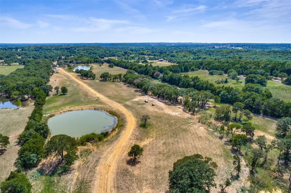 1387 County Road 140 Whitesboro, TX 76273