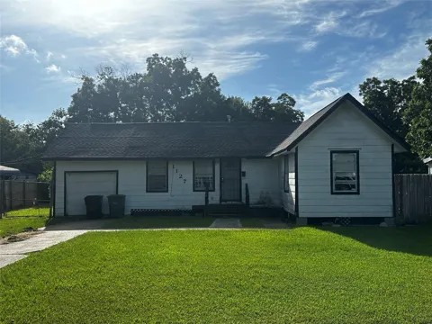 1127 Niagara Street