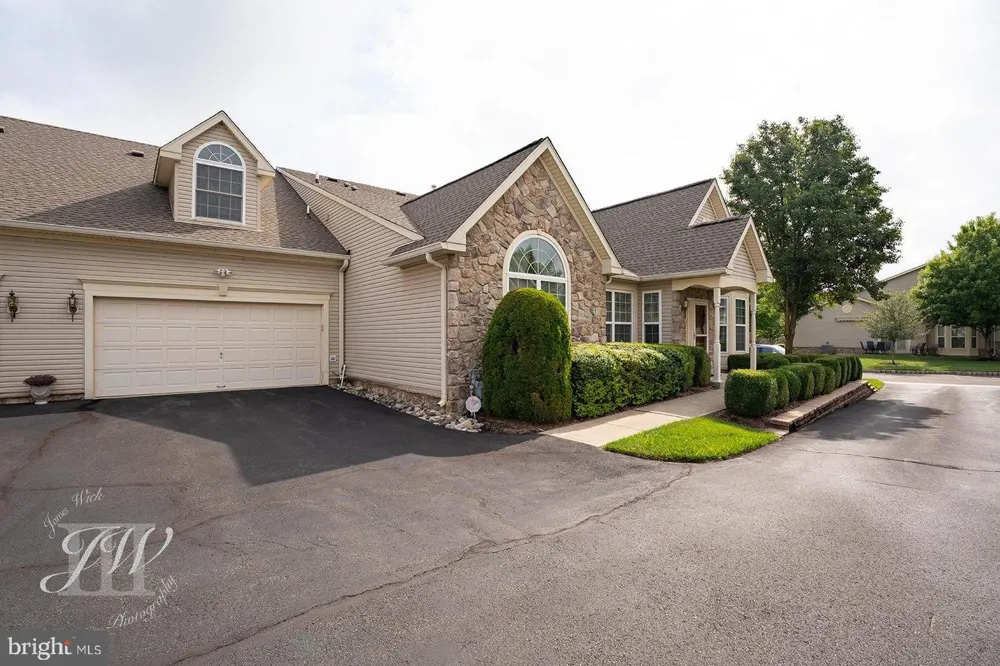 126 FAIRWAY DRIVE #141 Warminster, PA 18974