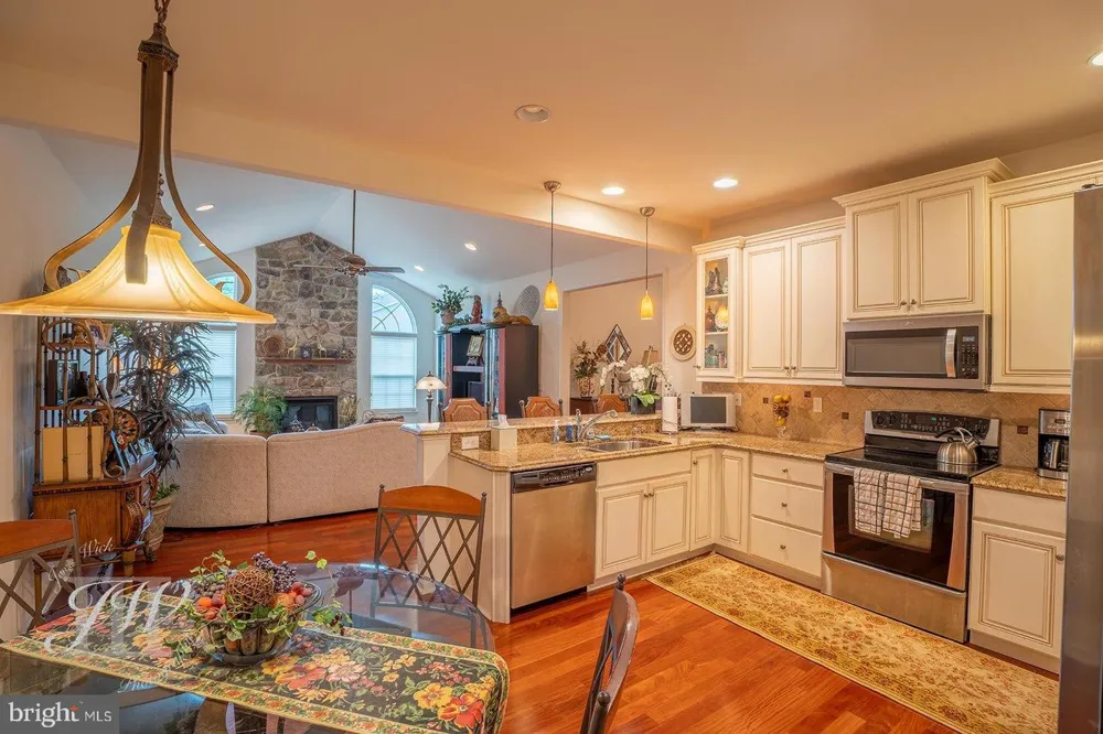126 FAIRWAY DRIVE #141 Warminster, PA 18974