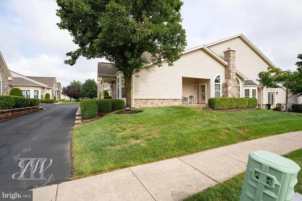 126 FAIRWAY DRIVE #141 Warminster, PA 18974