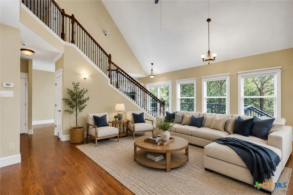 204 Falling Hills New Braunfels, TX 78132