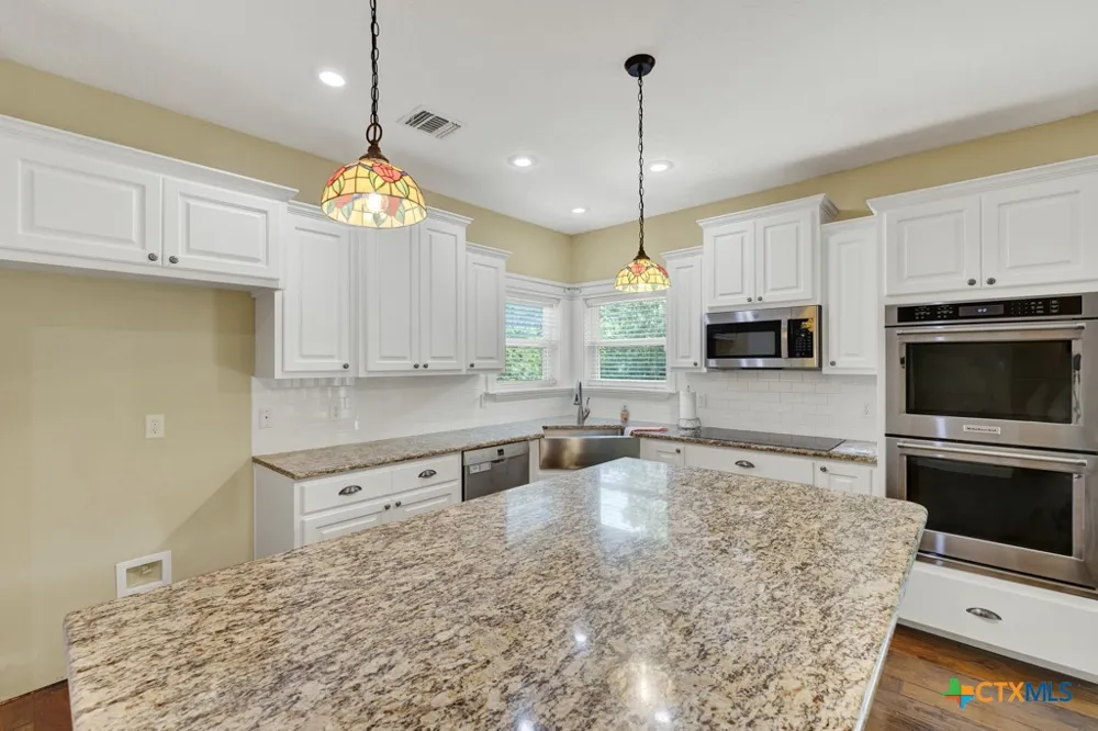 204 Falling Hills New Braunfels, TX 78132